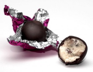 This Cookies n' Cream bon bon look amazing in this photo. And that's not an accident!